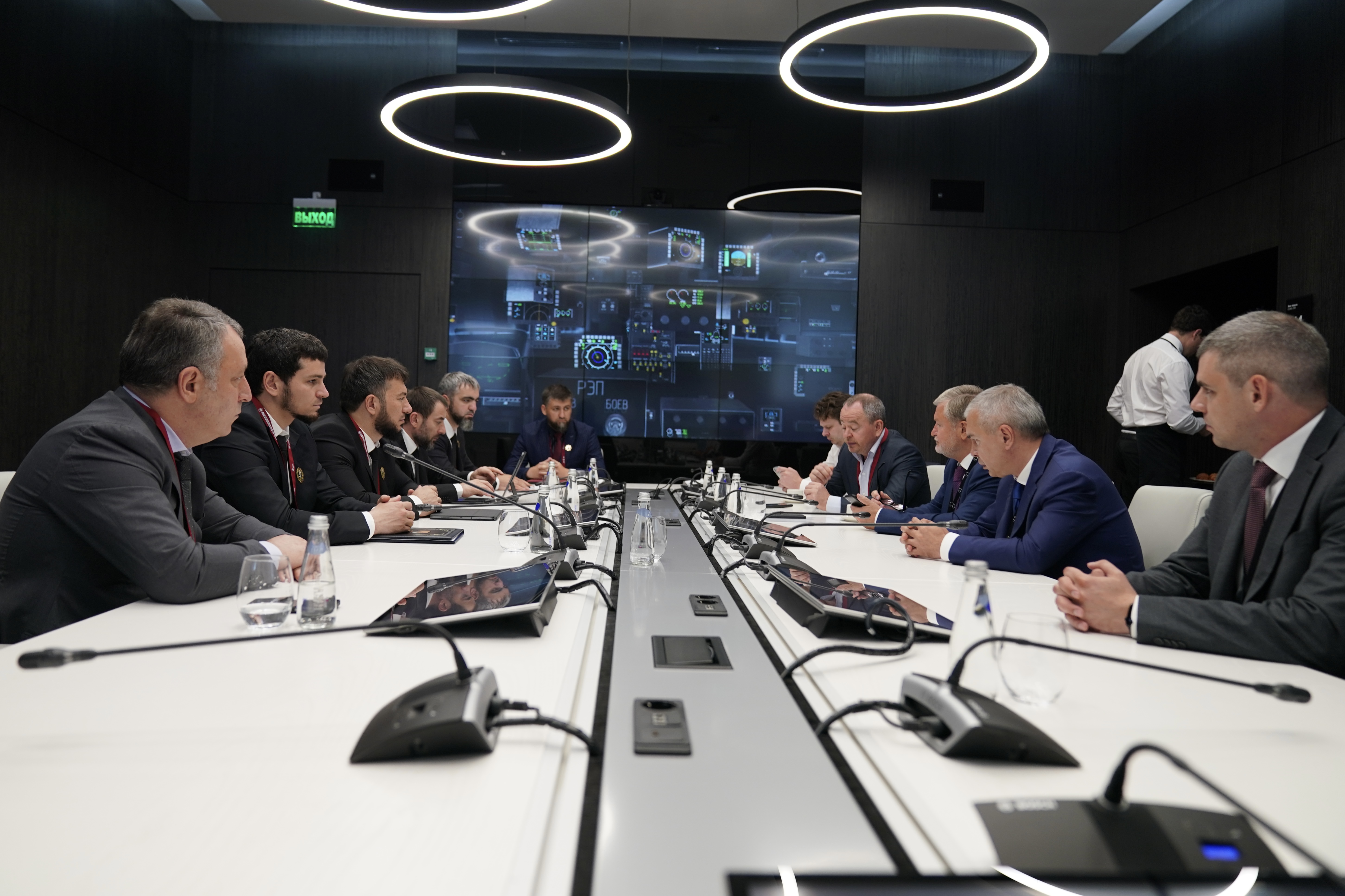 Хас-Магомед Кадыров принял участие в совещании с представителями госкорпорации Ростех.